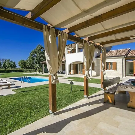 Quaint In Katun With Swimming Pool Vila *