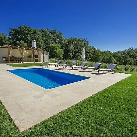 Vila Quaint In Katun With Swimming Pool
