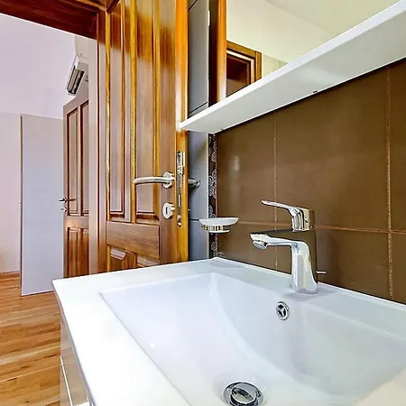 Quaint In Katun With Swimming Pool Baderna