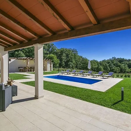 Quaint In Katun With Swimming Pool Baderna