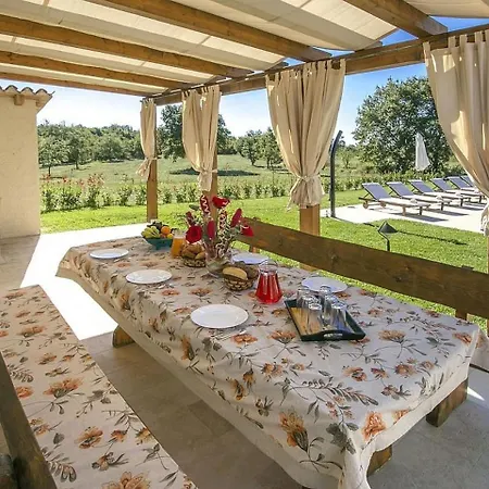 Quaint In Katun With Swimming Pool Vila Baderna