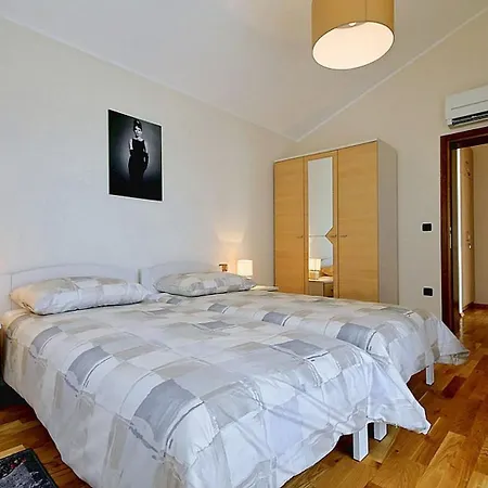 Quaint In Katun With Swimming Pool Baderna